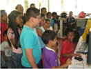 SIICE dono computadora a Escuela Bajo Pacuare